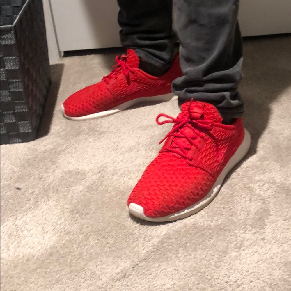 RED NIKE SNEAKERS
